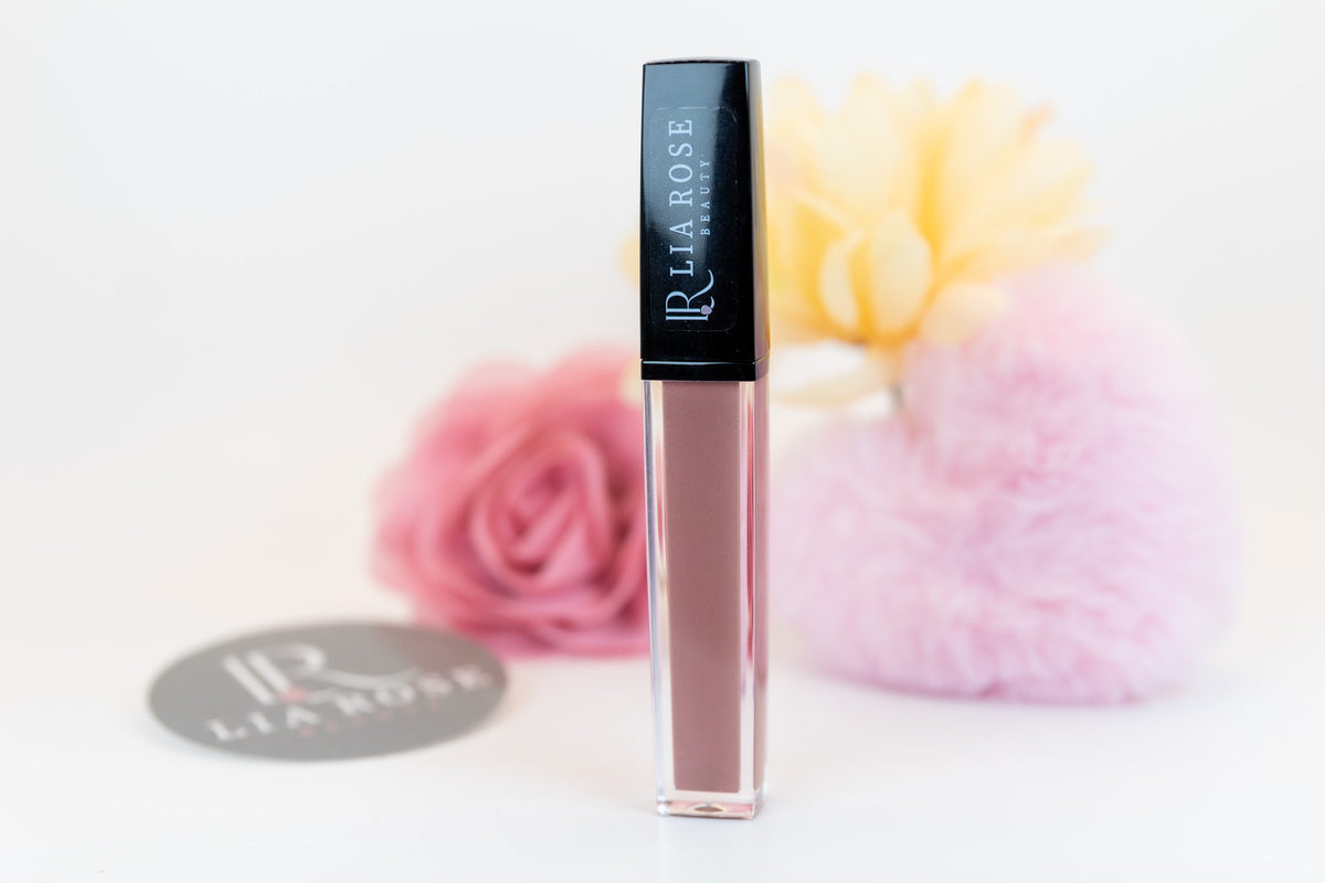 DULCE Lip Gloss: A light pink mauve